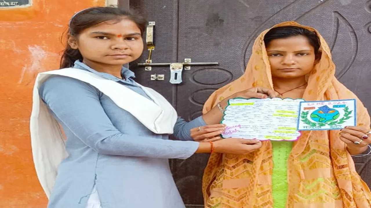अयोध्या: हिंदू इंटर कॉलेज के छात्र-छात्राओं की नई पहल, मतदान के लिए मतदाताओं को लिख रहे चिठ्ठी