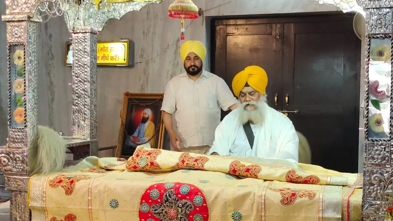 अयोध्या: पंजाब के पूर्व सीएम चन्नी ने किया रामलला का दर्शन, गुरुद्वारे में भी की अरदास