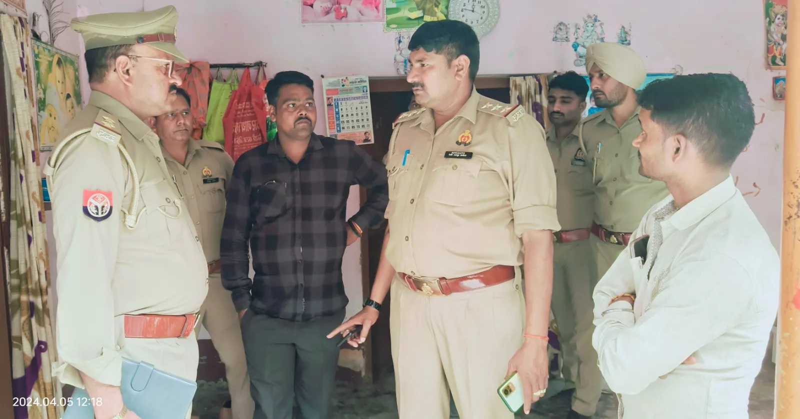 शाहजहांपुर: तीन सगे भाइयों के घर समेत पांच स्थानों पर हुई लाखों की चोरी