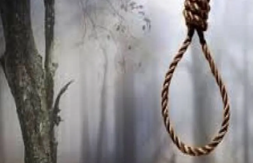 बरेली: पेड़ पर लटका मिला प्रधान का शव, हत्या की आशंका