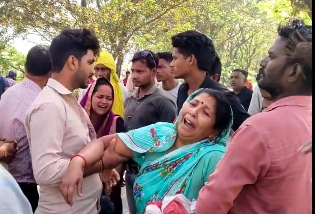 कासगंज : ट्रैक्टर की टक्कर से ऑटो सवार युवक की मौत, परिजनों में मचा कोहराम 