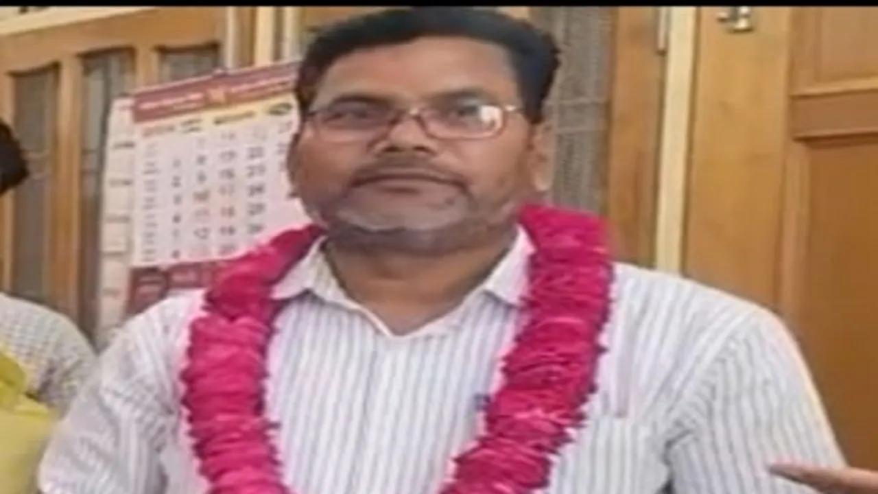 हरदोई: गेमिंग एप से राजकुमार ने जीता 3 करोड़ रुपए, बधाई देने वालों का लगा तांता