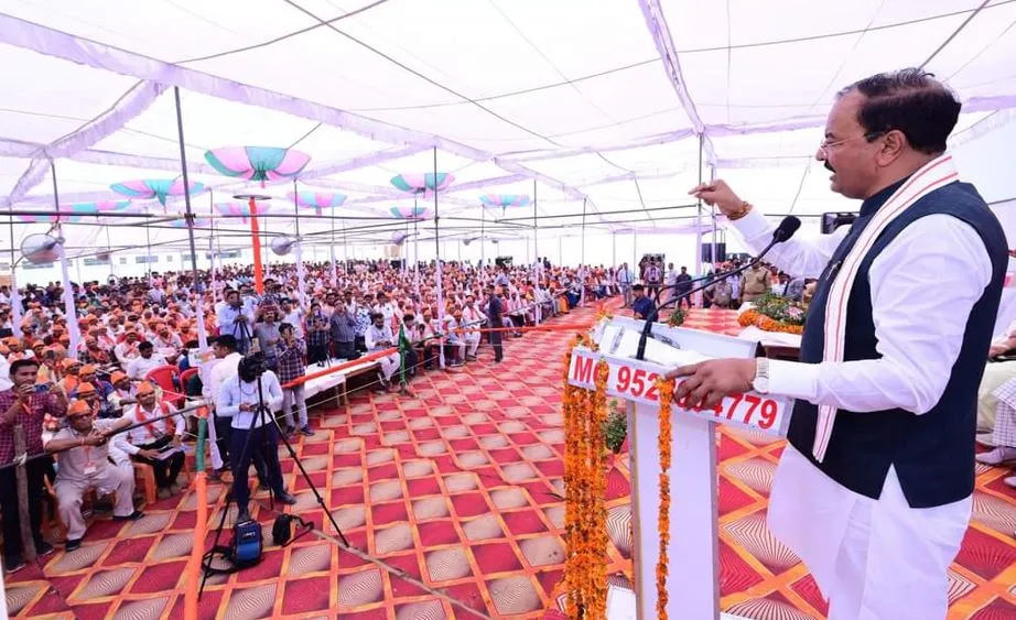 बदायूं पहुंचे केशव प्रसाद मौर्य, बोले- सपा समाप्तवादी, बसपा बिल्कुल समाप्तवादी, सपाइयों का नारा...खाली प्लाट हमारा 