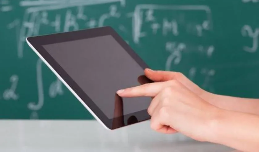 बरेली: शिक्षक टैबलेट से नहीं भेज रहे सूचनाएं, कार्रवाई की चेतावनी