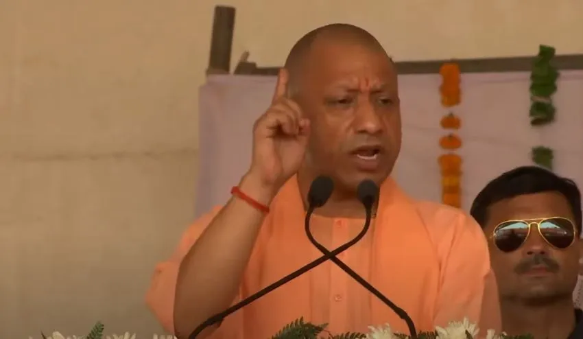 बरेली: भाजपा प्रत्याशी धर्मेंद्र कश्यप के समर्थन में आंवला पहुंचे CM योगी, विपक्ष पर जमकर बोला हमला