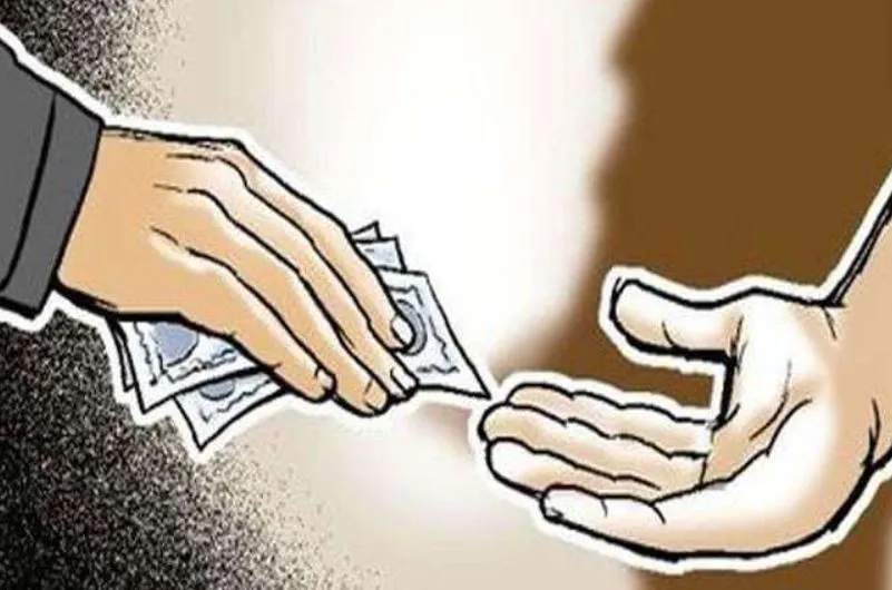 बरेली: कमाई का खेल...डूडा के दफ्तर में सारे नियम फेल, डीएम की छापेमारी के बाद भी दलाल सक्रिय