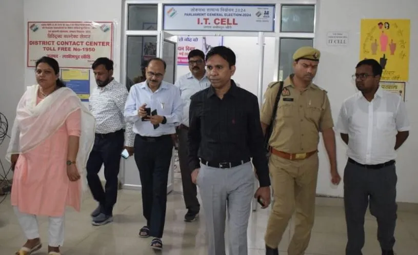 लखीमपुर-खीरी: डीएम ने इंटीग्रेटेड कंट्रोल रूम का किया निरीक्षण, दिए निर्देश