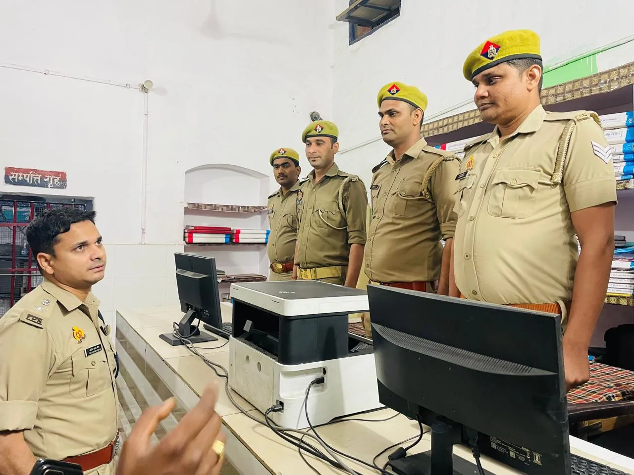 शाहजहांपुर: रात 11 बजे अचानक खुटार थाने पहुंचे एसपी, पुलिसकर्मियों में मची खलबली