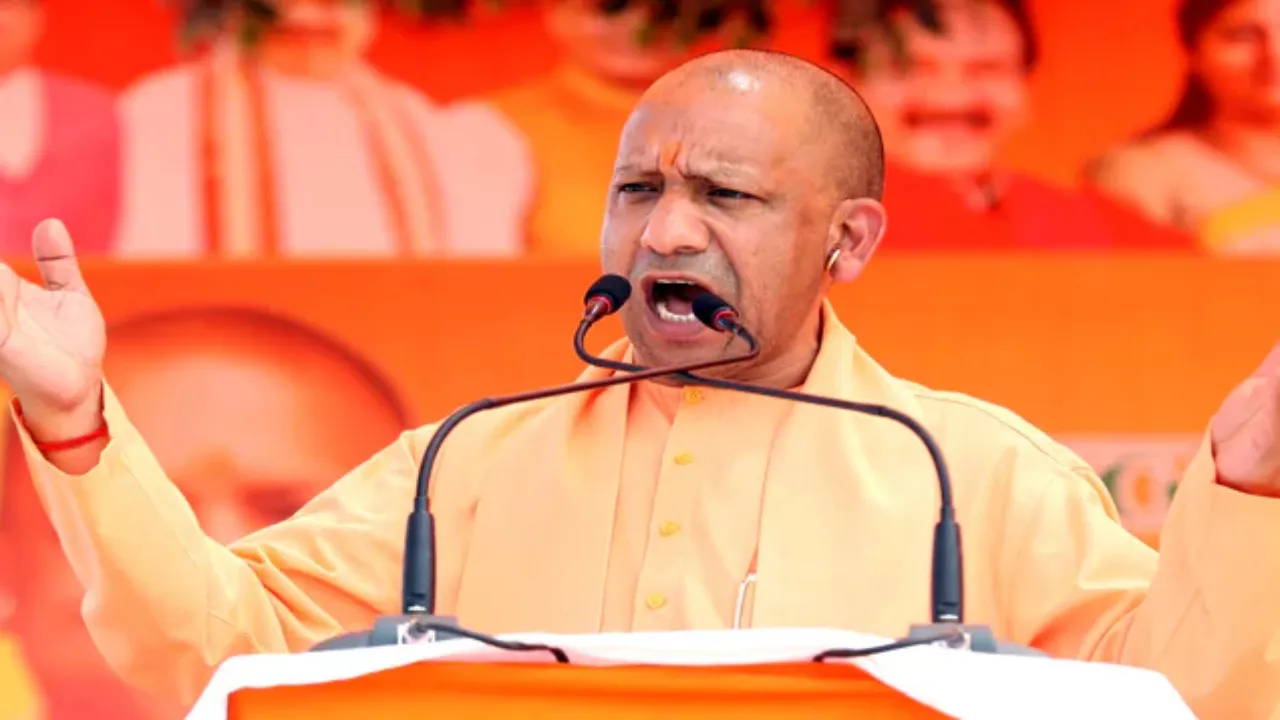 CM योगी ने कांग्रेस पर साधा निशाना, कहा-कांग्रेस का इतिहास संविधान का गला घोंटने वाला 