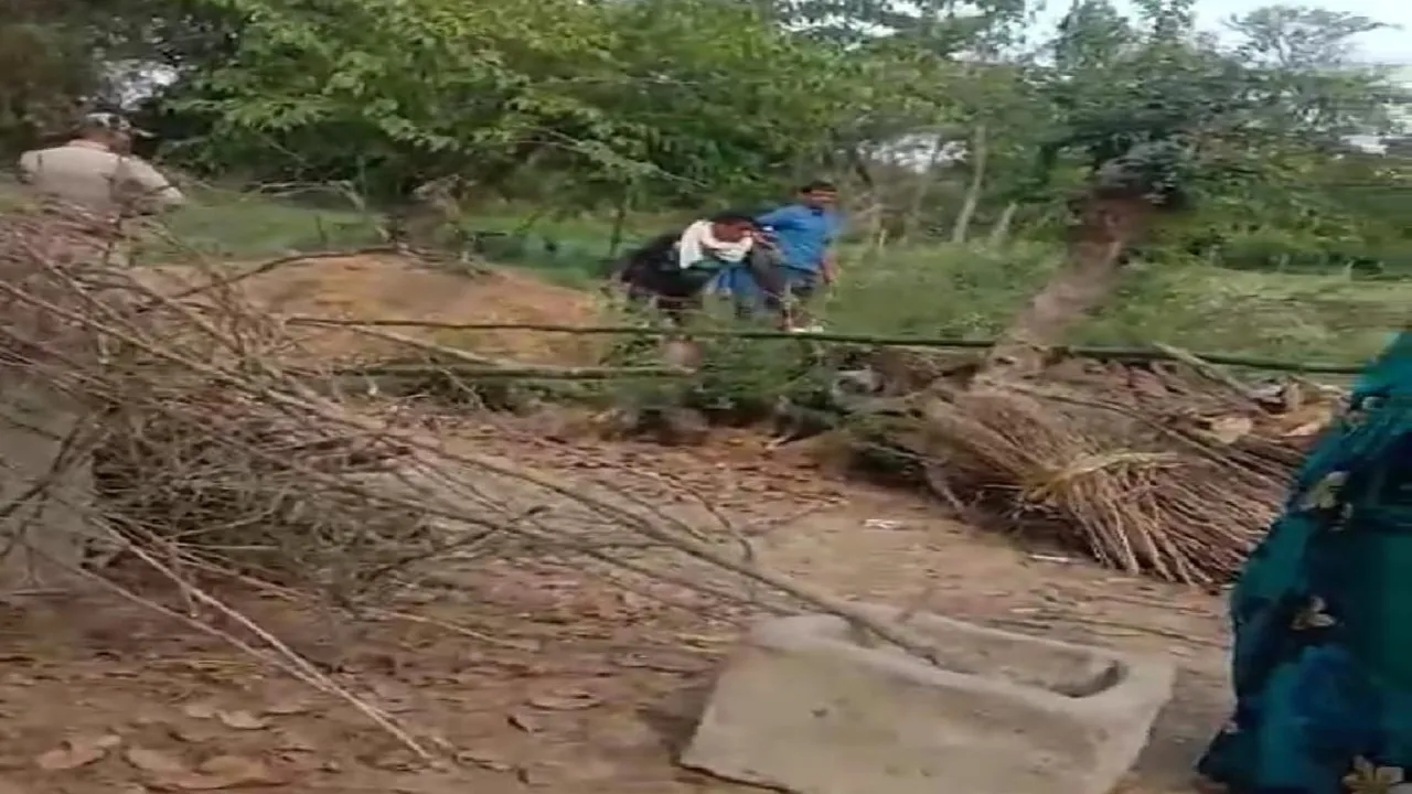 श्रावस्ती: तहसीलदार इकौना बोले- न्यायालय के स्टे मतलब क्या होता है? नवीन परती की जमीन पर दबंगों को करवाया कब्जा 