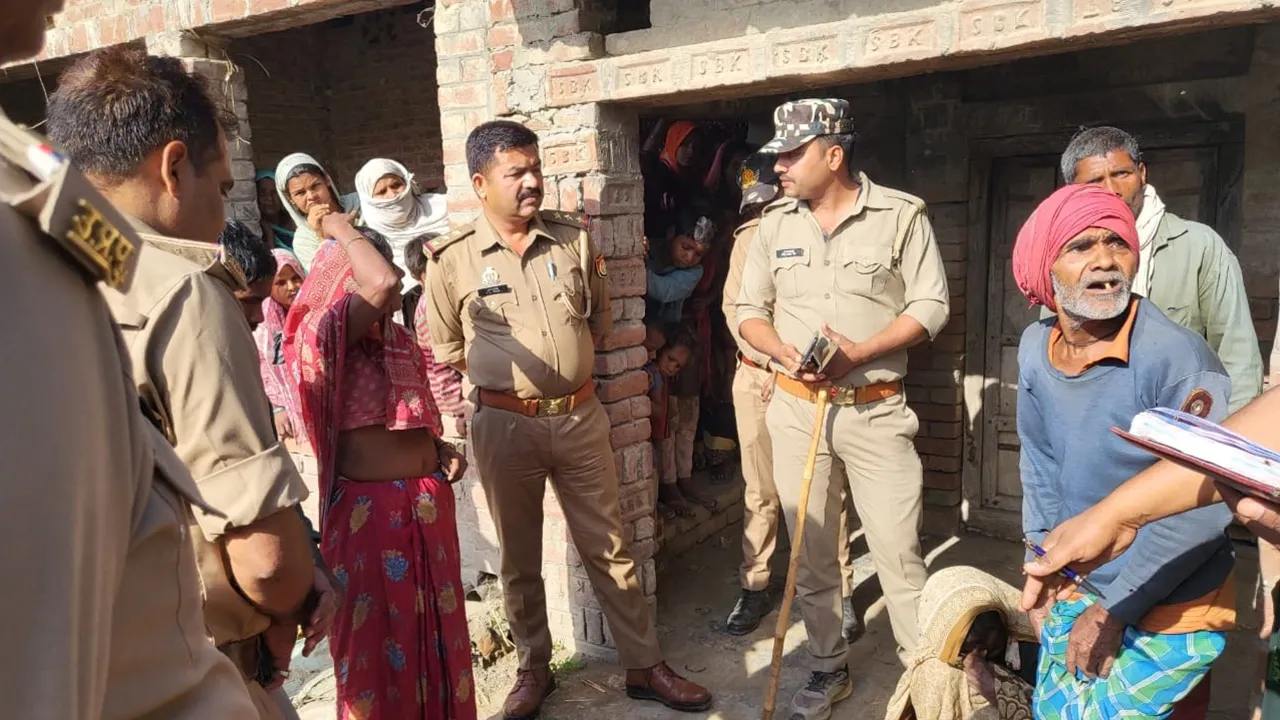 बहराइच: घर के बाहर पड़ा था महिला का शव, पति अंदर था बंद, लोग जता रहे यह आशंका