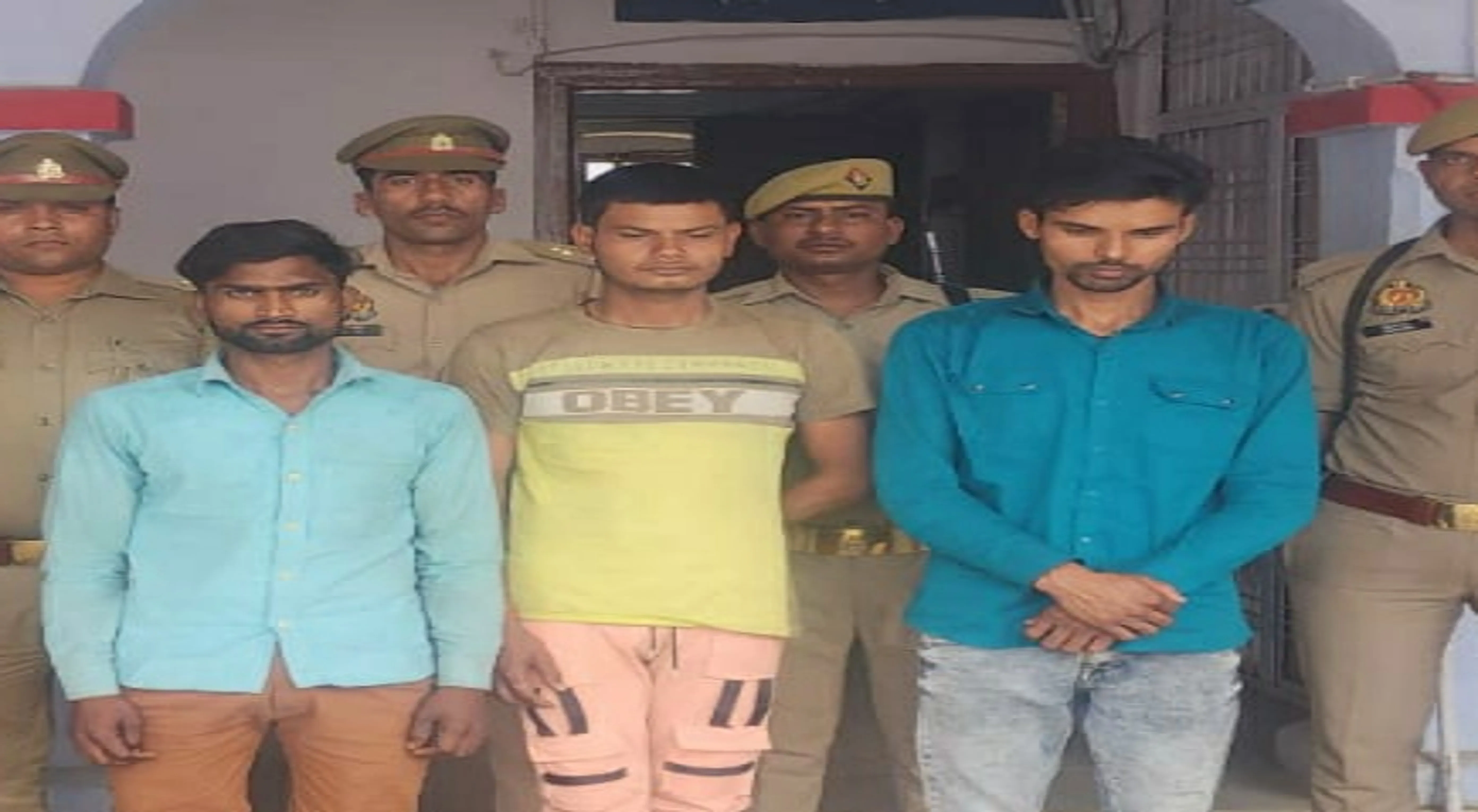 हरदोई पुलिस ने फरार चल रहे तीन इनामी बदमाशों को किया गिरफ्तार