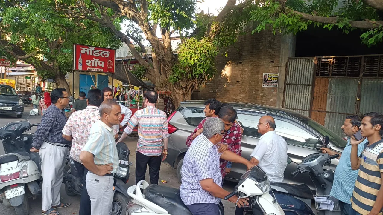 कासगंज: पालिकाध्यक्ष पुत्र और व्यापारी के बीच हुआ विवाद, खिंचे पाले