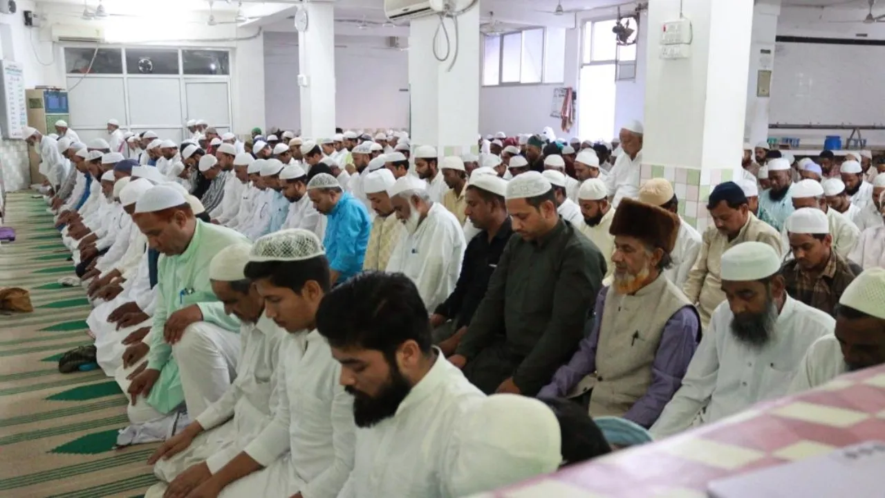 सुलतानपुर: अकीदत के साथ अदा की गई अलविदा जुमा की नमाज