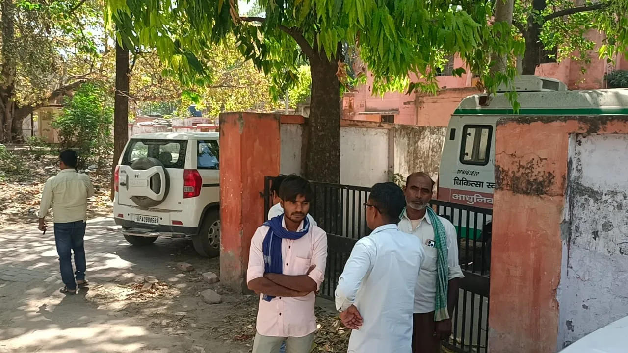 खेत में काम करते रहे परिवार के लोग, महिला ने कर लिया सुसाइड  