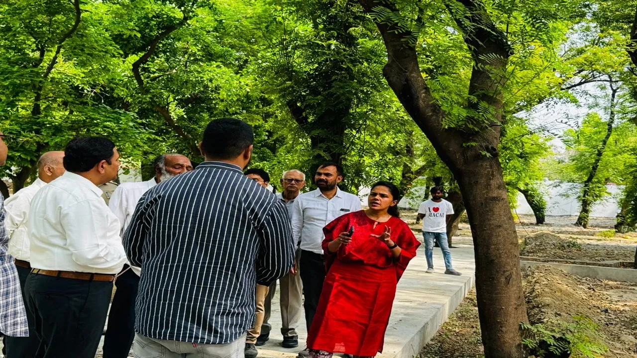 कमिश्नर रोशन जैकब ने नक्षत्र वाटिका का किया निरीक्षण अधिकारियों को दिए निर्देश 