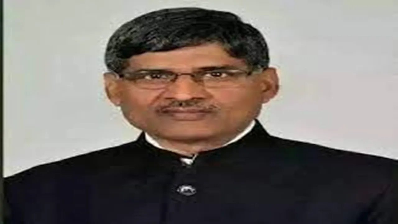 लखनऊ: पूर्व कैबिनेट मंत्री लालजी वर्मा बोले- हॉस्पिटल लूट रहे हैं और डिप्टी सीएम को चिंता नहीं