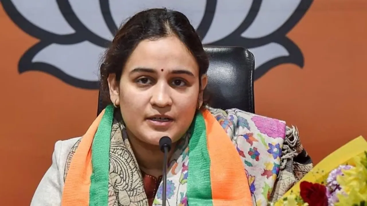 बड़े नेता कहेंगे तो जरूर लड़ूंगी मैनपुरी से चुनाव, बोलीं अपर्णा यादव