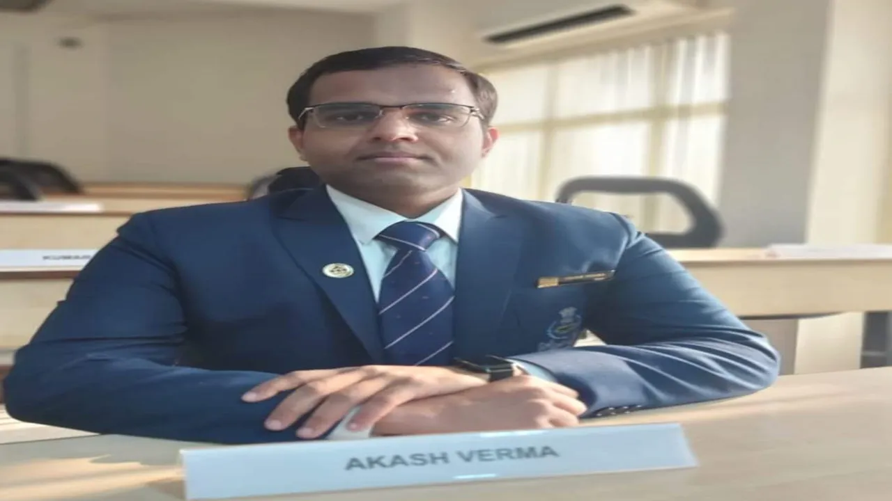 UPSC Result: अंबेडकरनगर के आकाश ने यूपीएससी में हासिल की 20वीं  रैंक, बधाई देने वालों का लगा तांता