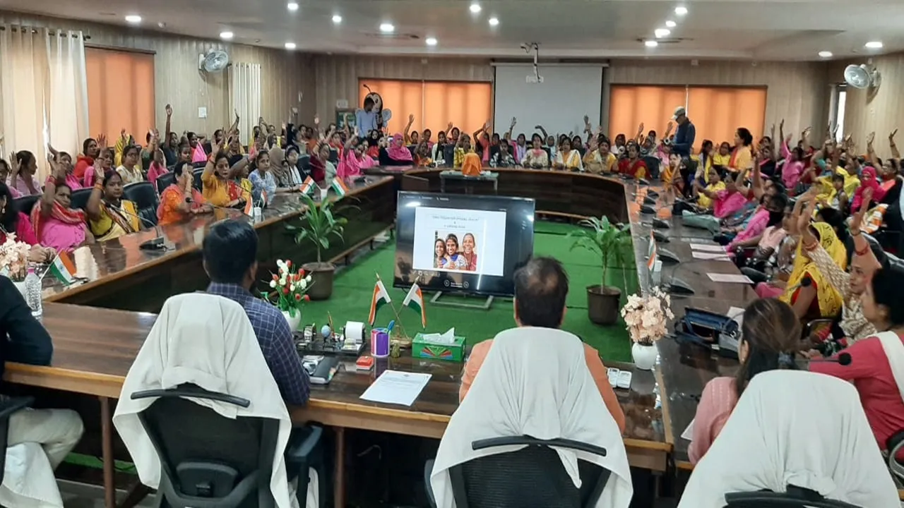 बाराबंकी: महिलाएं मतदान करके लोकतंत्र में करें भागीदारी, सीडीओ की अध्यक्षता में हुई कार्यशाला