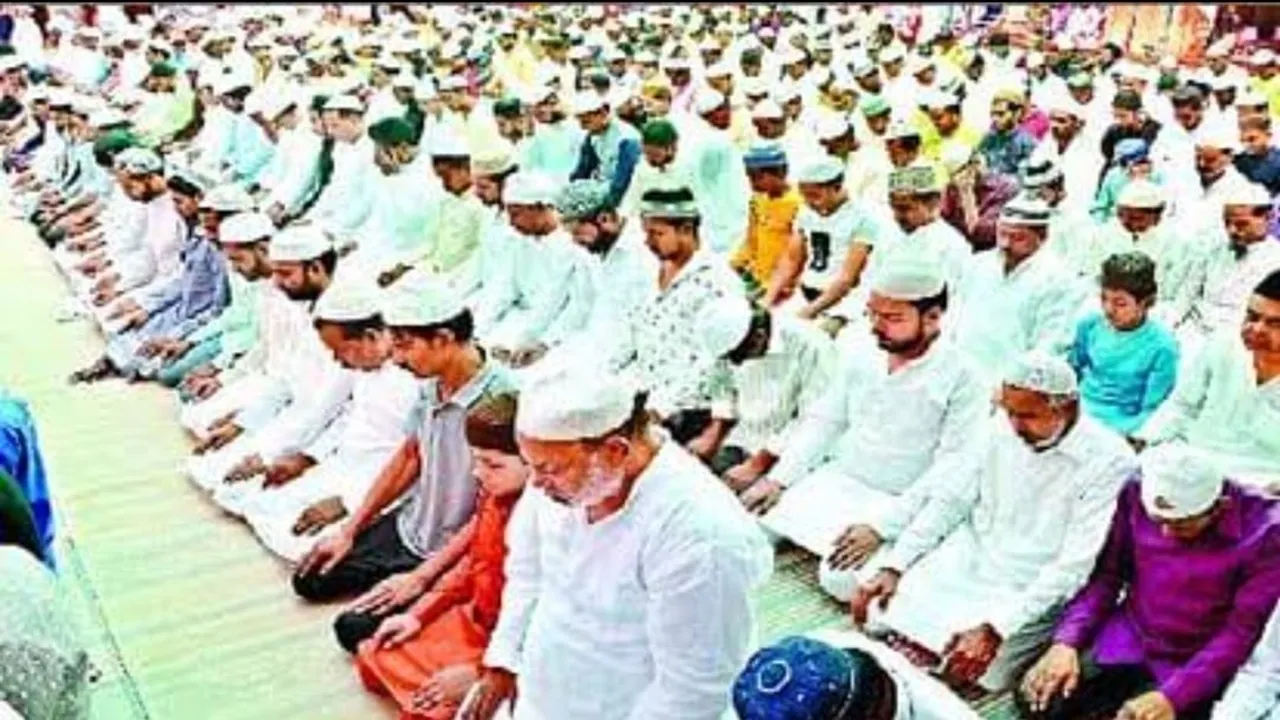 बलरामपुर: मुल्क में अमन-चैन, खुशहाली और कौम की सलामती के लिए उठे हजारों हाथ