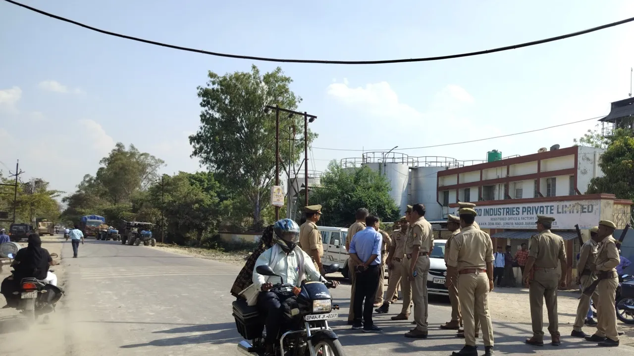 बाराबंकी में भीषण सड़क हादसा: तेज रफ्तार ट्रक ने तीन लोगों को कुचला, दो की मौत, एक गंभीर