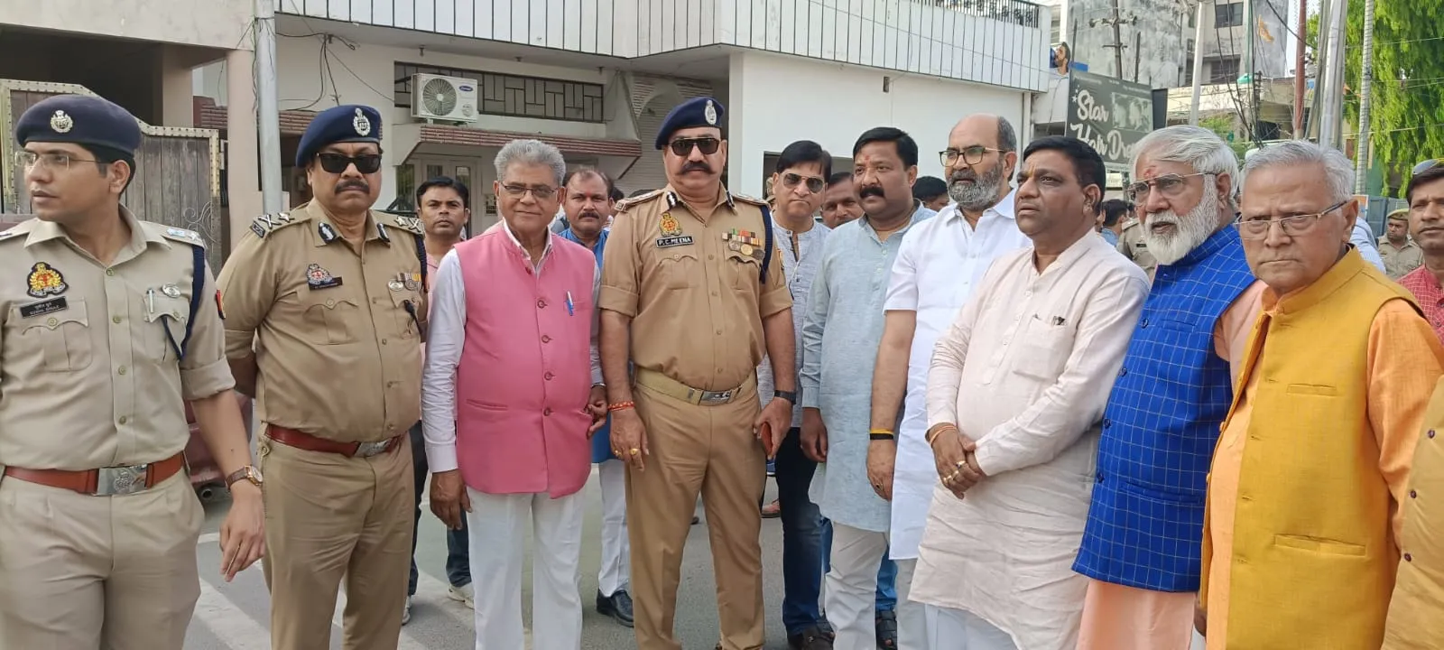 बरेली: PM मोदी के रोड शो को लेकर भाजपाइयों ने परखी व्यवस्था, पुलिस अधिकारी रहे मौजूद