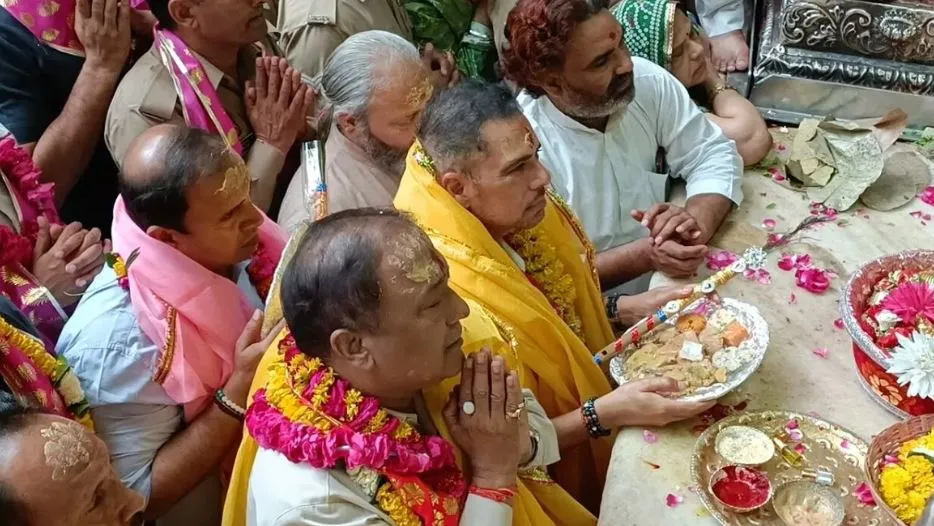 रॉबर्ट वाड्रा ने बांकेबिहारी के किए दर्शन, बोले- अयोध्या हो या मथुरा, वह हर जगह को एक तरह से देखते हैं 