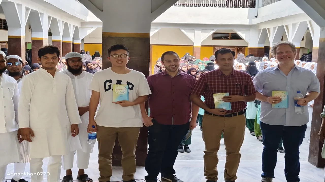 जौनपुर:भारतीय संस्कृति को जानने के लिए पाराकमाल पहुँचा अमेरिकी छात्रों का दल 