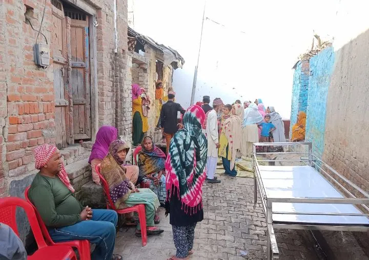 बदायूं: सल्फास चाटने वाले बच्चे की मौत, परिजनों ने दफन किया शव