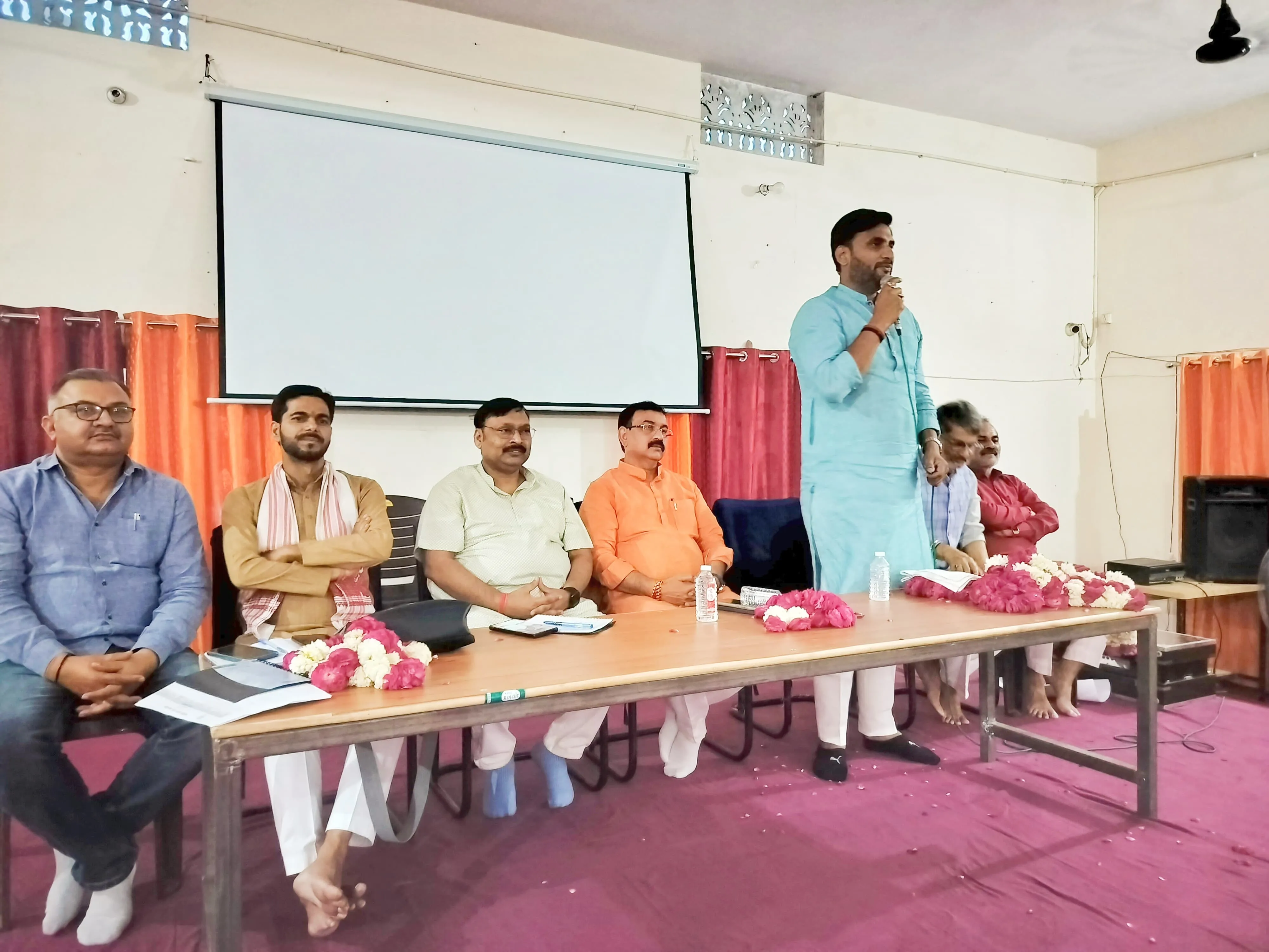 लखनऊ की जनता का निर्णायक जनादेश से बनेगा इतिहास,वोटिंग कराने पर जोर : नीरज सिंह