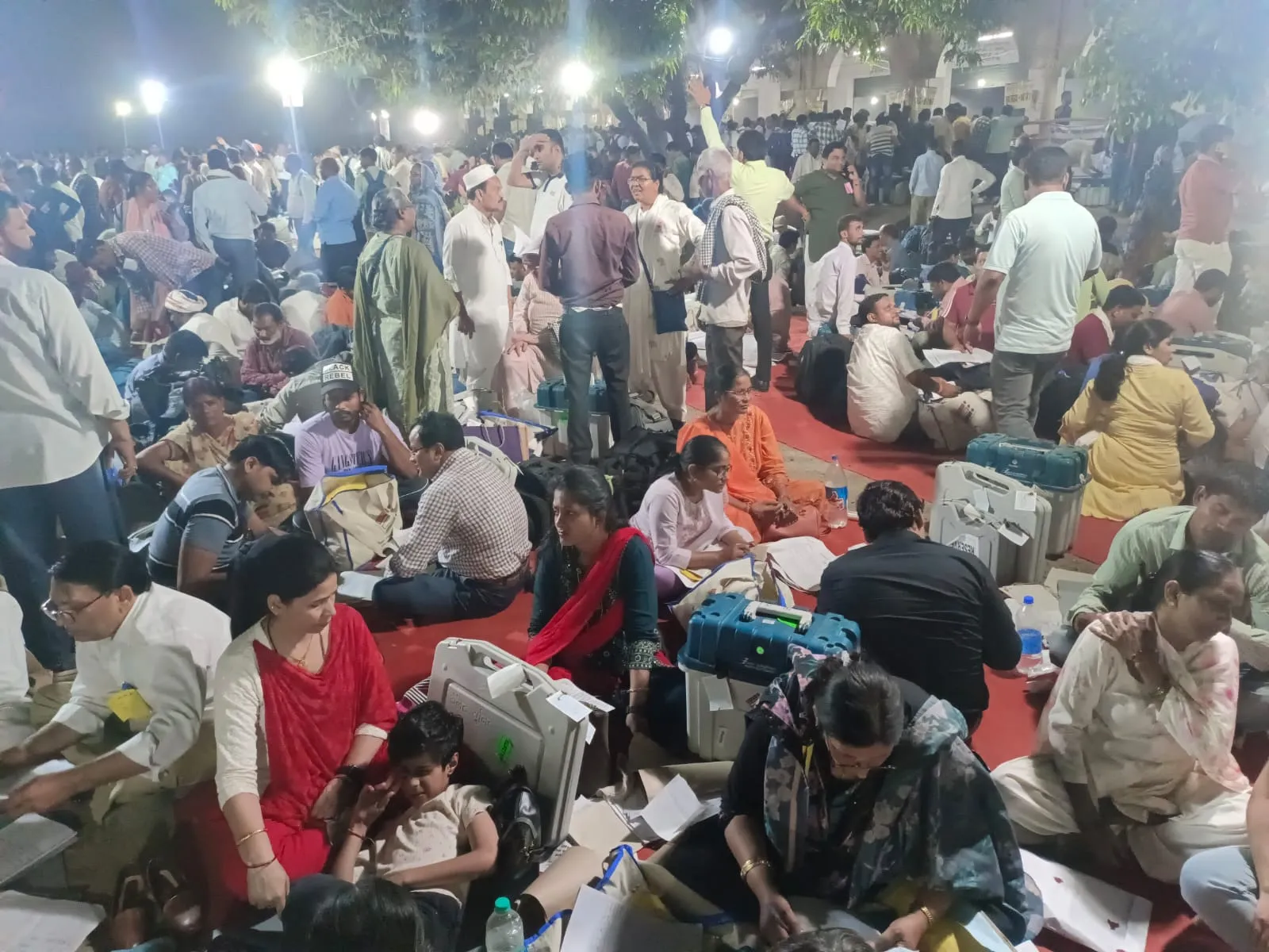 रामपुर: छह प्रत्याशियों का भाग्य ईवीएम में हुआ कैद, चार जून को होगी मतगणना