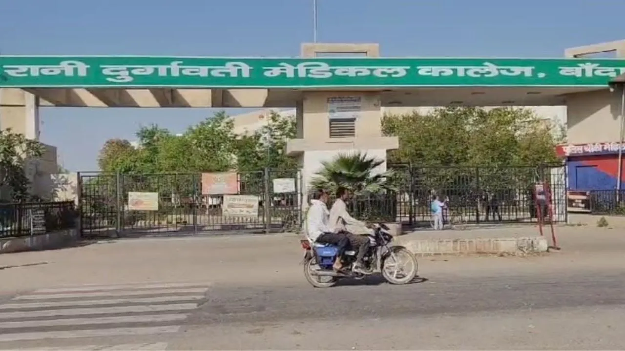 Banda Accident: कार और ऑटो की आमने-सामने भिड़ंत...दो की मौत, आठ घायल, हादसे के बाद मची चीख-पुकार