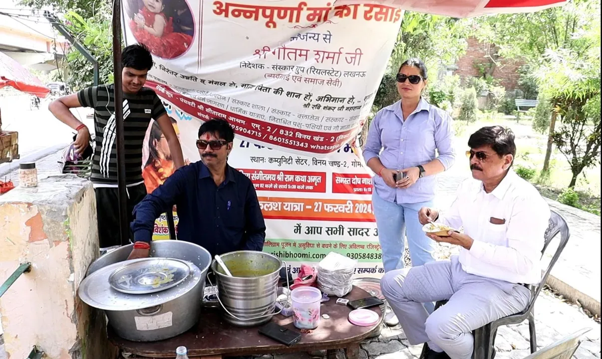 5 रुपये में भरपेट खाना: छोले, चावल, पूड़ी के साथ गरमा-गरम हलवा और ठंडा शरबत भी मिलता है