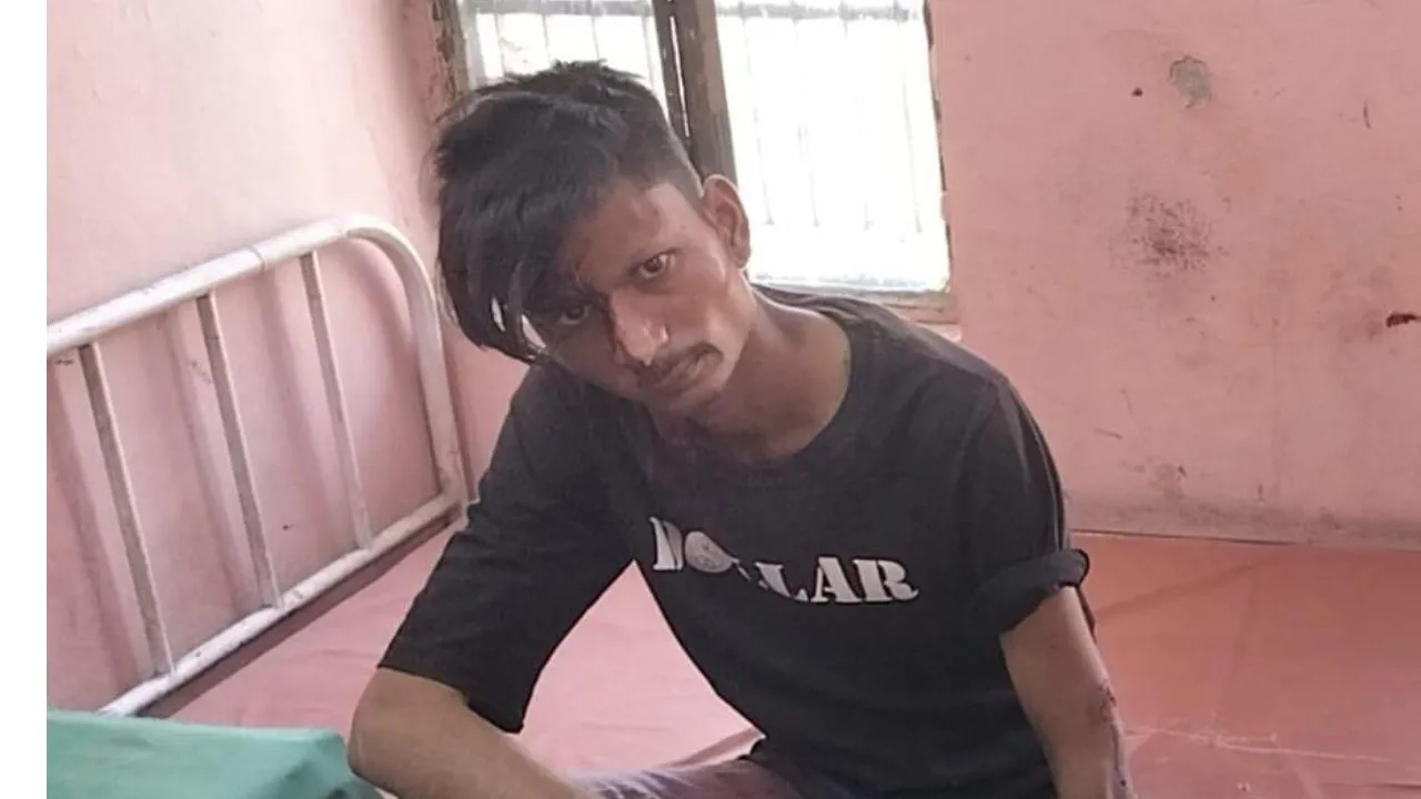 Auraiya: शादीशुदा प्रेमिका से मिलने गए प्रेमी को रात भर बंद कर पीटा...मूछें और भौंह की साफ, अगली सुबह पुलिस के किया सुपुर्द