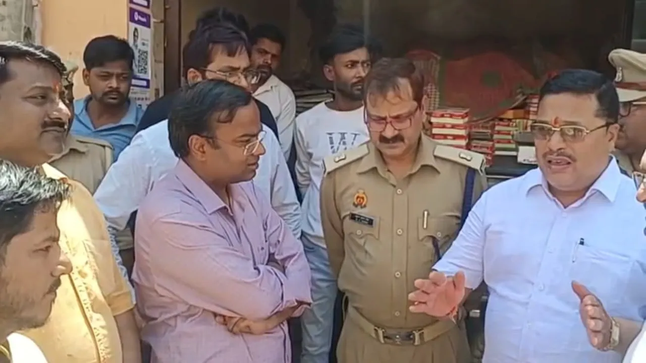 अयोध्या : अफसरों ने निरीक्षण कर दी दुकानदारों को बड़ी राहत : हनुमानगढ़ी भक्तिपथ पर 5 जगहों पर होगा ढाई-ढाई फीट का गैप 