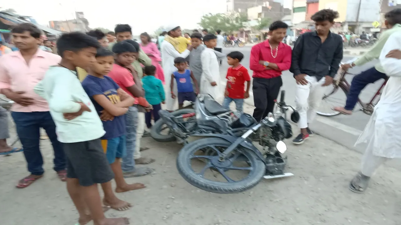 बहराइच:सड़क हादसों में पिता पुत्री समेत चार घायल, सड़क पार करते हुए बाइक में अज्ञात वाहन से टक्कर