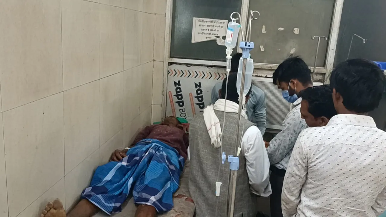 बहराइच: आतिशबाजी के दौरान गोलंदाज के हाथ में दगा गोला, युवक का हाथ व पंजा गंभीर रूप से घायल