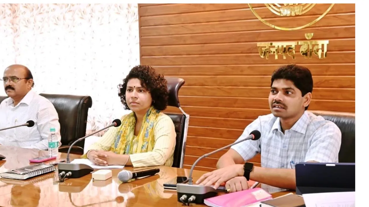Banda News: 202 माइक्रो आब्जर्वरों पर निष्पक्ष लोकसभा चुनाव कराने की जिम्मेदारी...कलेक्ट्रेट में दिया गया प्रशिक्षण