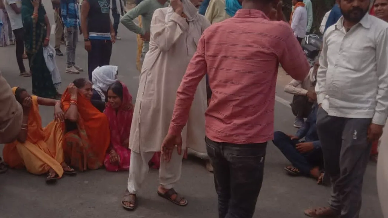 Banda Crime: पुलिया के नीचे झाड़ियों में पड़ा मिला युवक का शव...आक्रोशित परिजनों ने हाईवे किया जाम