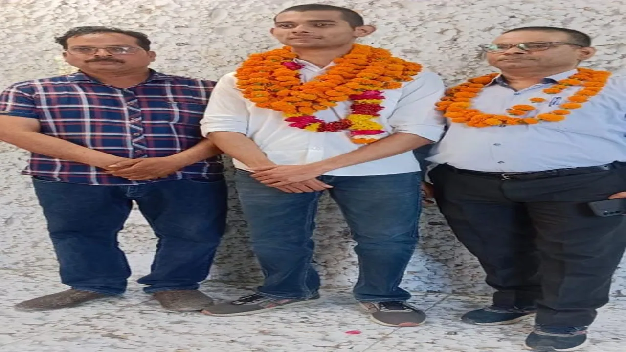 बाराबंकी: 20 साल की उम्र में लेफ्टिनेंनट बनकर देवांश मे रचा इतिहास, युवाओं के लिये बने प्रेरणा