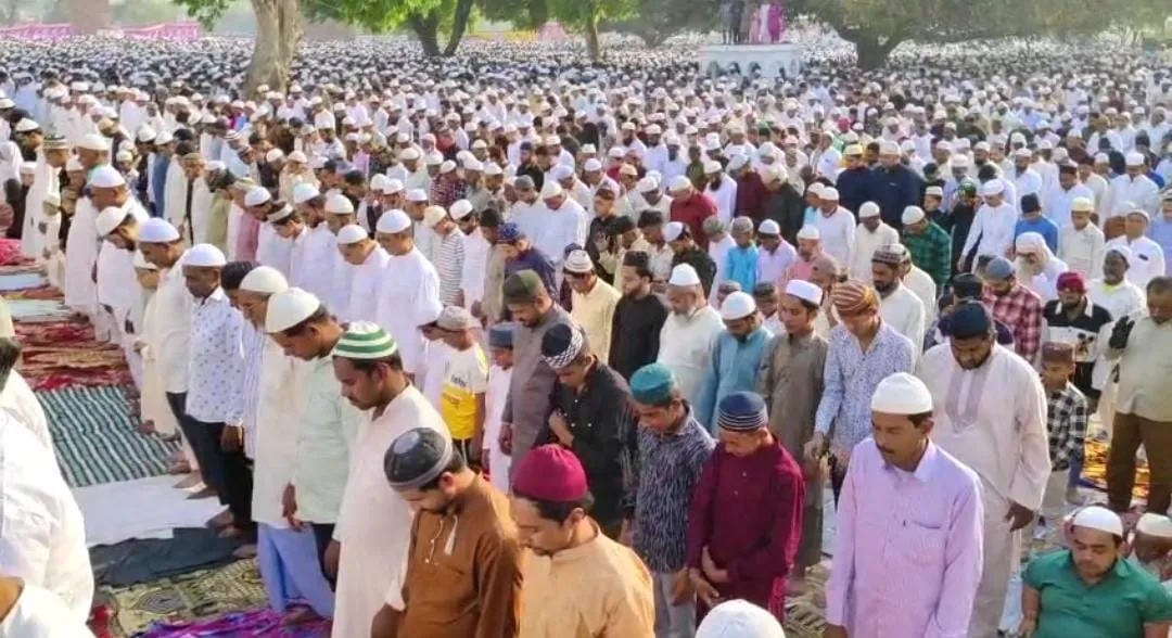 अमरोहा: सकुशल सम्पन्न हुई ईद की नमाज, ड्रोन से रखी गई नजर