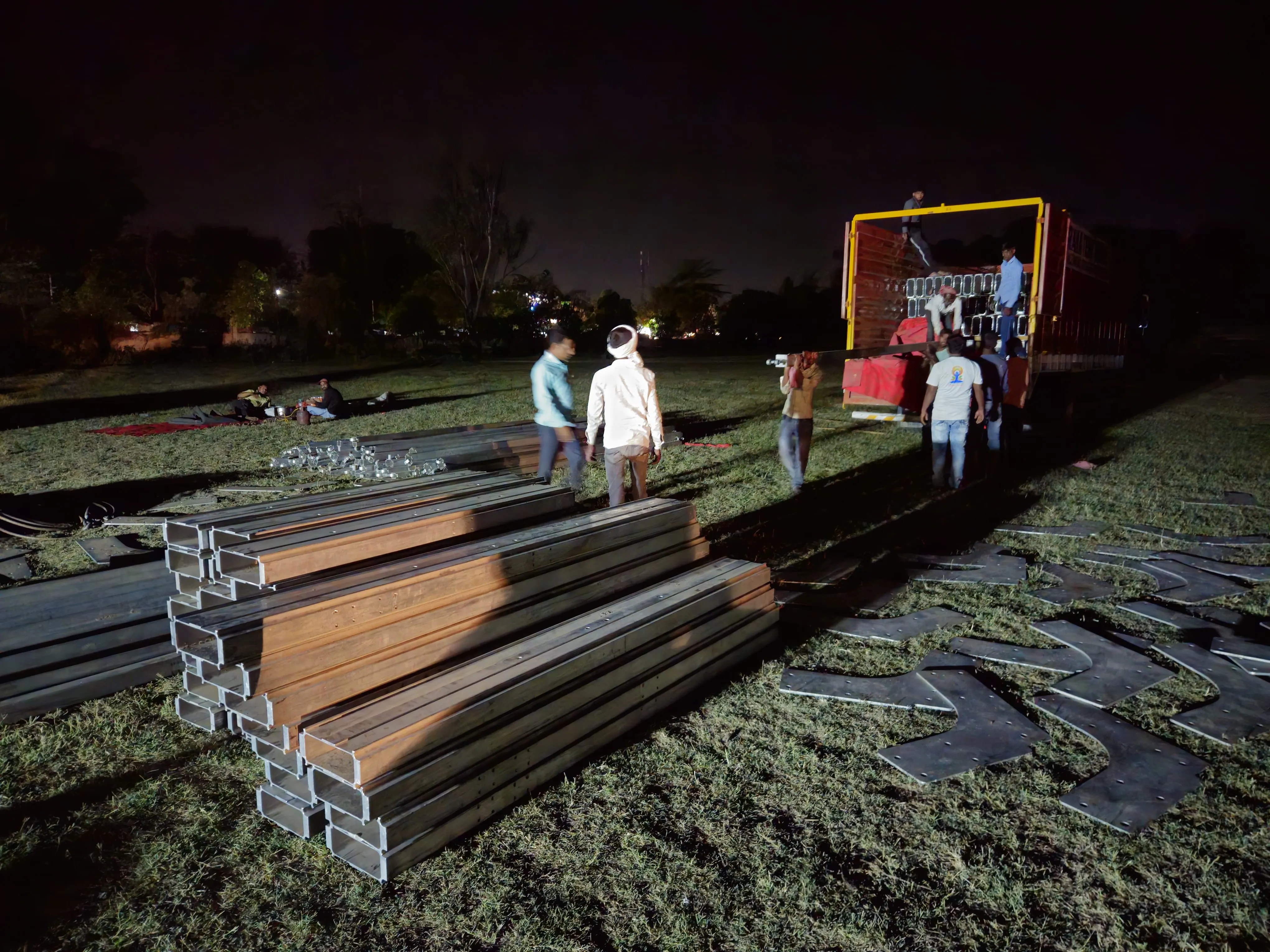 पीलीभीत: यहां होगी PM मोदी की सभा, रातों रात शुरू हुई तैयारियां..नो-फ्लाइंग जोन घोषित, ड्रोन-पतंग उड़ाने पर रहेगा प्रतिबंध