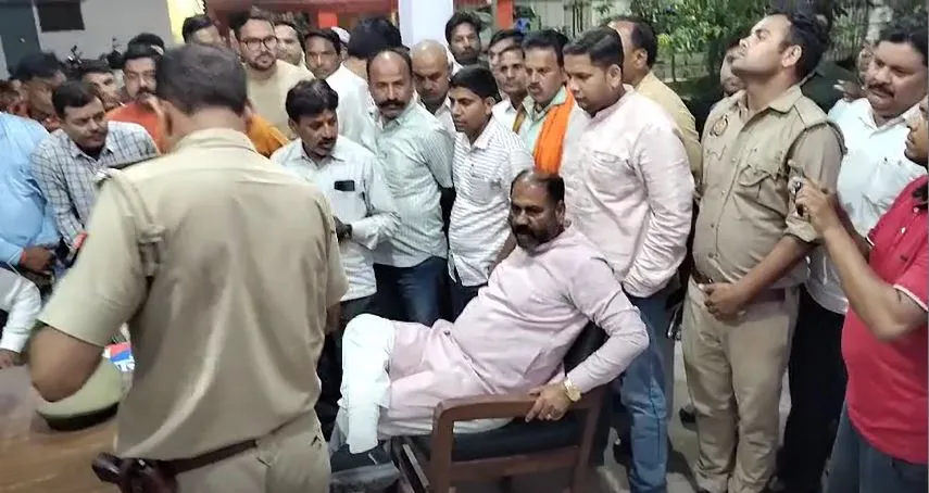 बरेली: थाना आंवला में भाजपाइयों ने किया हंगामा...लगाया बदसलूकी का आरोप, खेद जताने पर लौटे