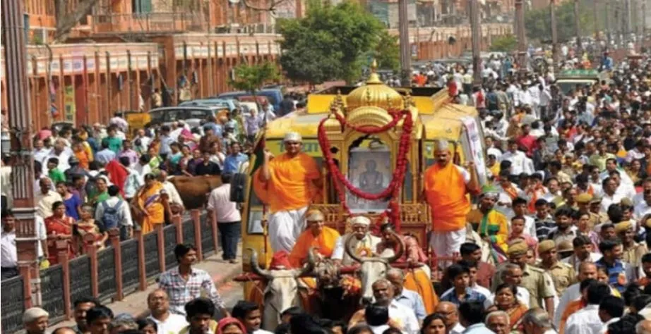 गया में जैन समाज ने भगवान महावीर की जयंती पर निकाली भव्य शोभायात्रा 