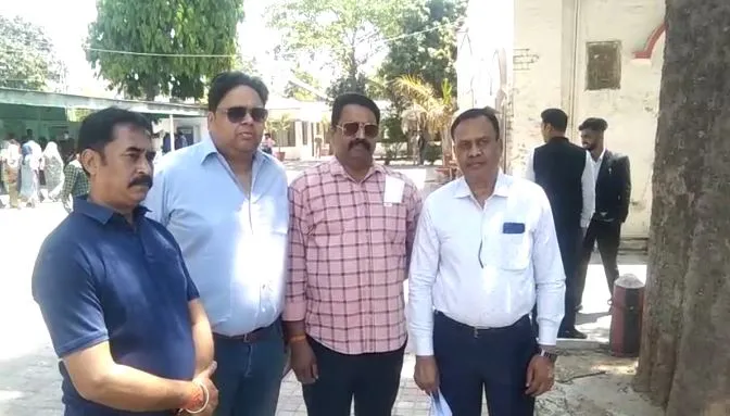 बरेली: होटल में कारोबारी के बेटे को फेंकने वाले पिता-पुत्र फरार, व्यापारी सुरक्षा फोरम ने की गिरफ्तारी की मांग 