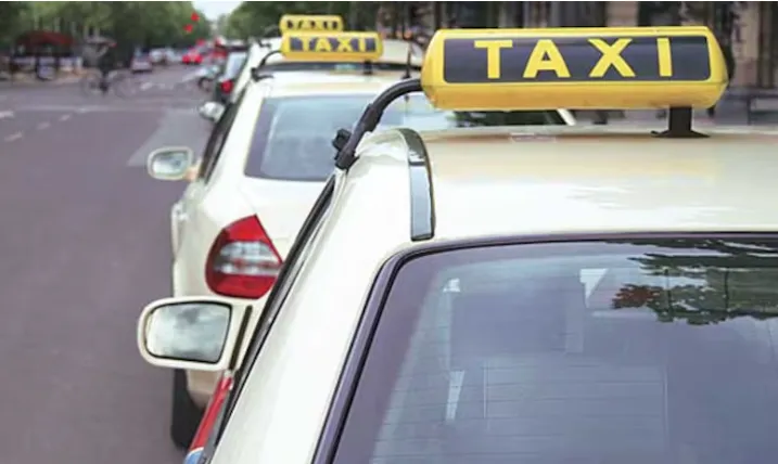 टनकपुर: टैक्सी संचालन ठप होने पर श्रद्धालुओं को भारी दिक्कतें  