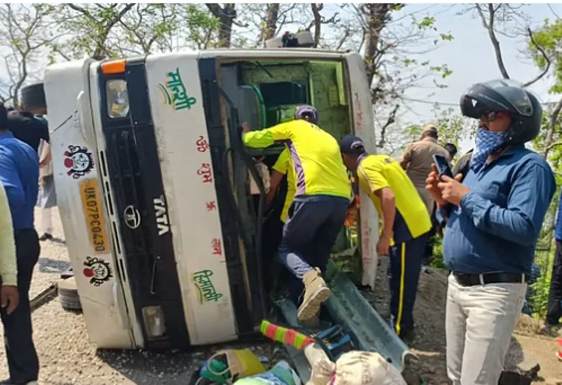 ब्रेकिंग: ऋषिकेश हाईवे पर बस हुई हादसे का शिकार...