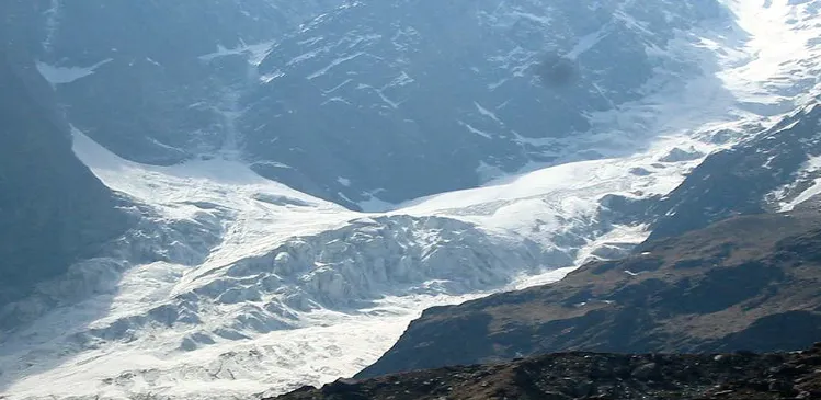 अल्मोड़ा: मुनस्यारी में ग्लेशियर टूटने से तेरह गांवों का देश दुनिया से संपर्क टूटा