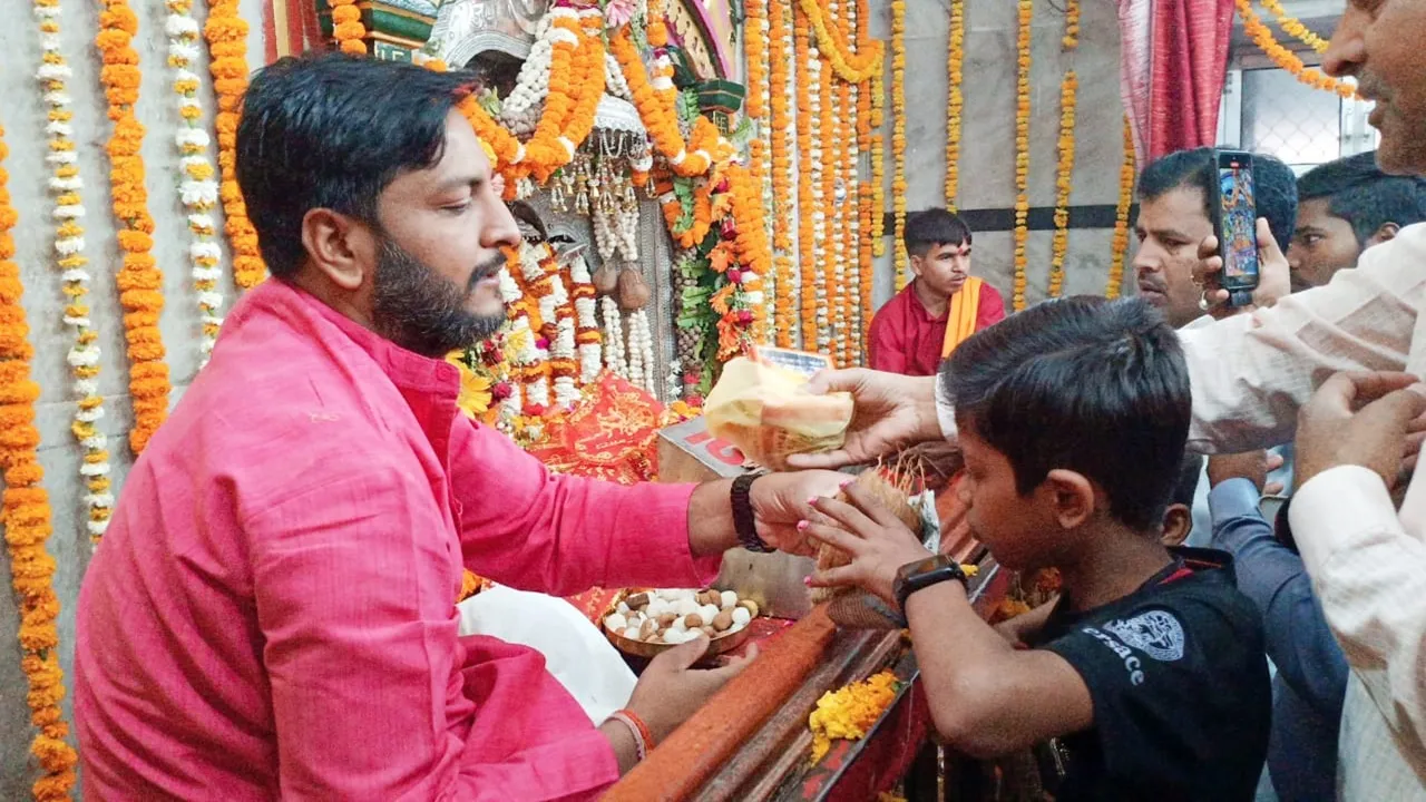 अयोध्या: चैत्र नवरात्र शुरू, देवी मंदिरों में उमड़े श्रद्धालु, चहुंओर गूंज रहे जयकारे 
